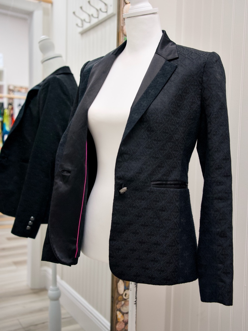 Juicy Couture Black Textured Single-Button Blazer - Picture 7 of 9